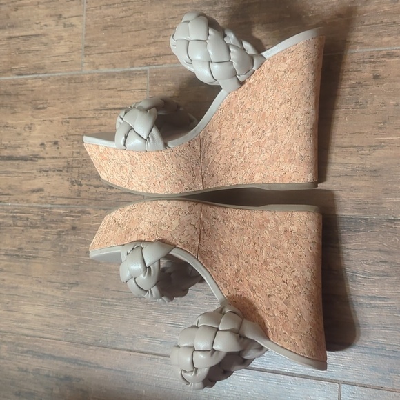 NWOT Steve Madden Nude Braided Double Strap Cork Wedges Size 8 - Picture 5 of 9